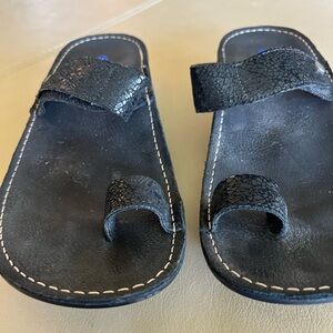 Wolky Black Sandals Minimalist Toe-Loop Design